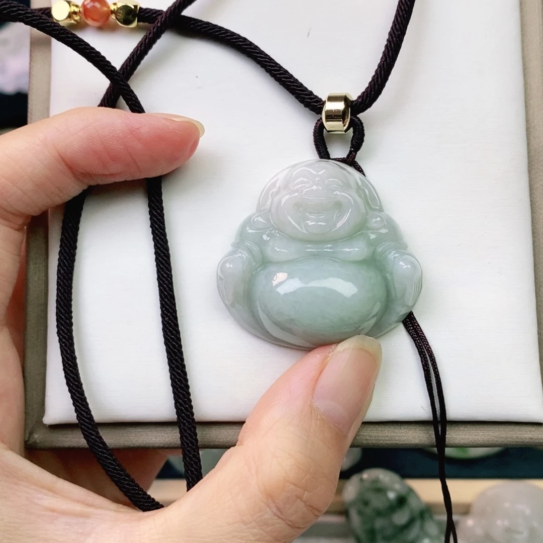 翡翠未镶嵌颈饰佛公