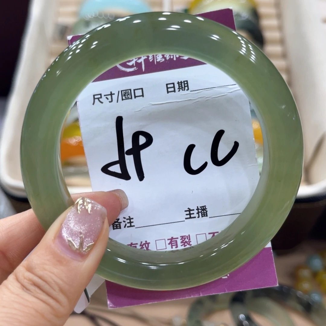 胡****蛇纹石玉未镶嵌手镯
