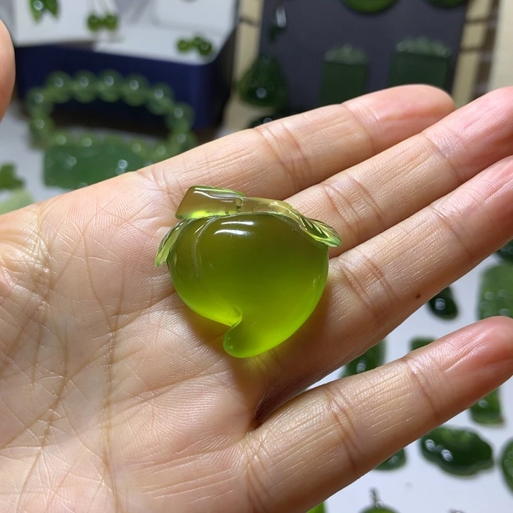 岫玉未镶嵌颈饰吊坠