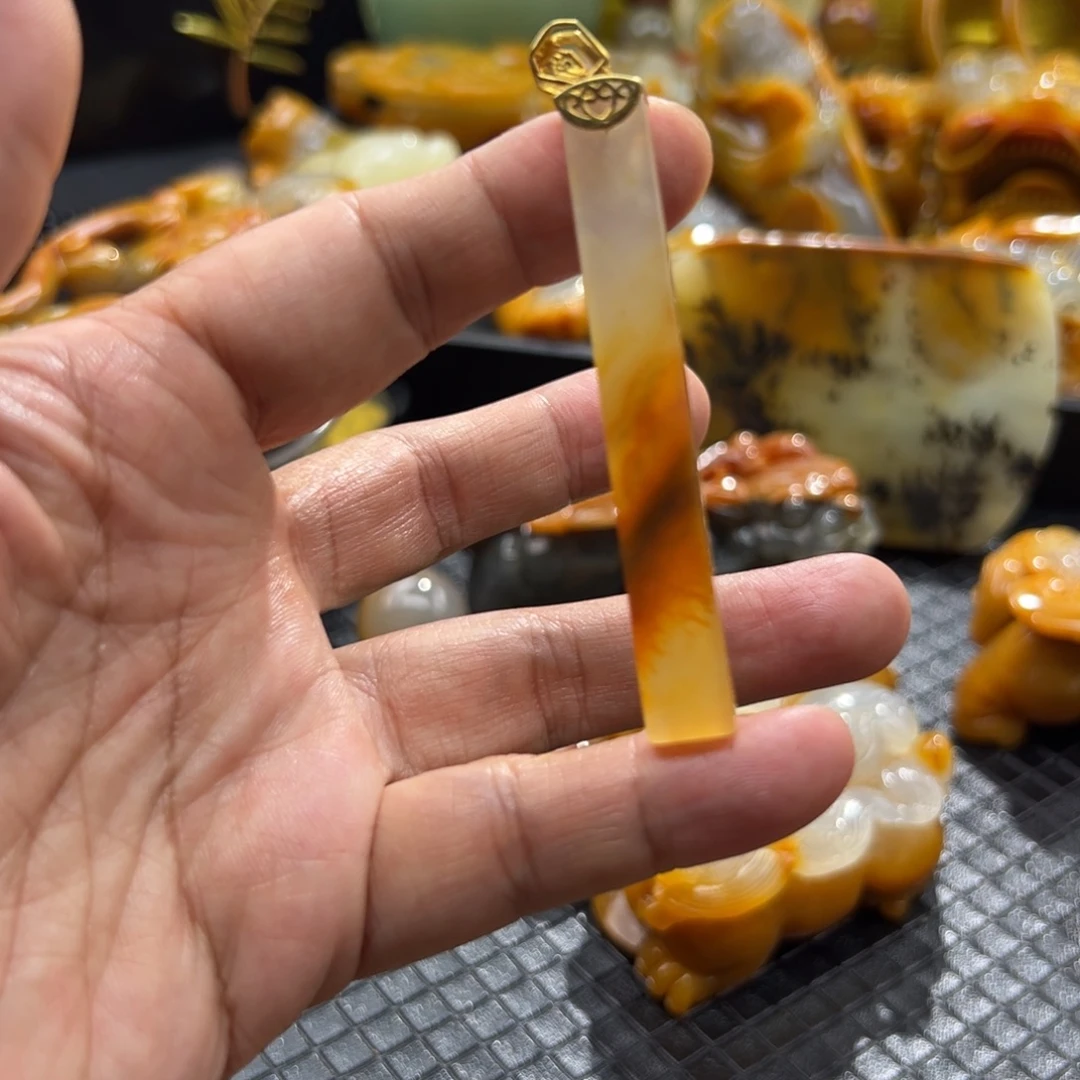 石英质玉未镶嵌颈饰