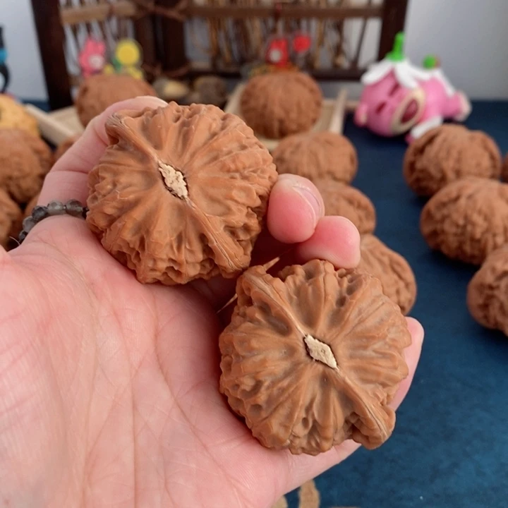 文玩核桃把件宫灯44福利