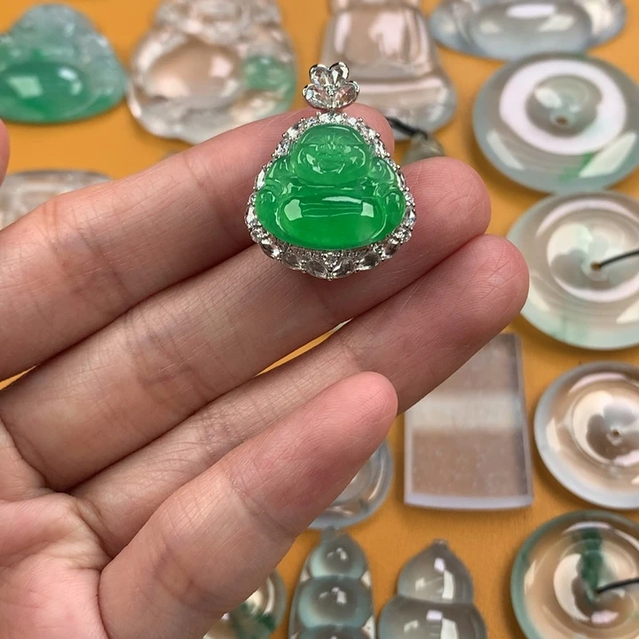 颈饰未镶嵌翡翠….