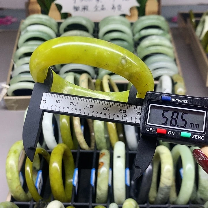 未镶嵌蛇纹石玉手镯97