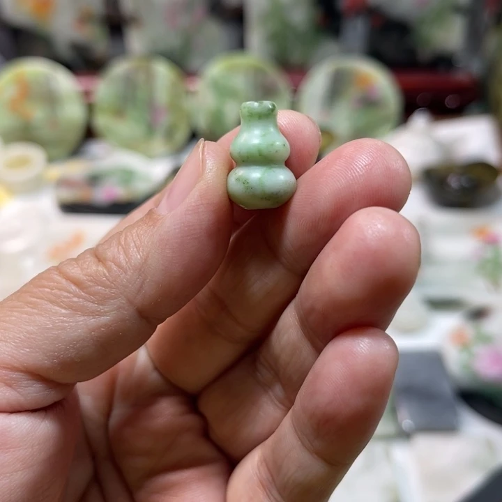 独山玉未镶嵌颈饰
