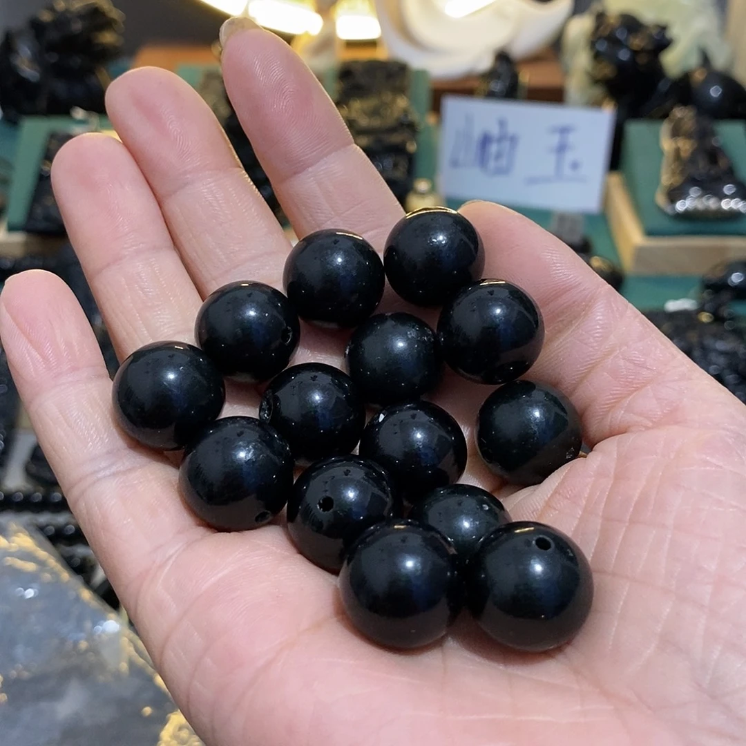 恬***无未镶嵌蛇纹石玉颈饰