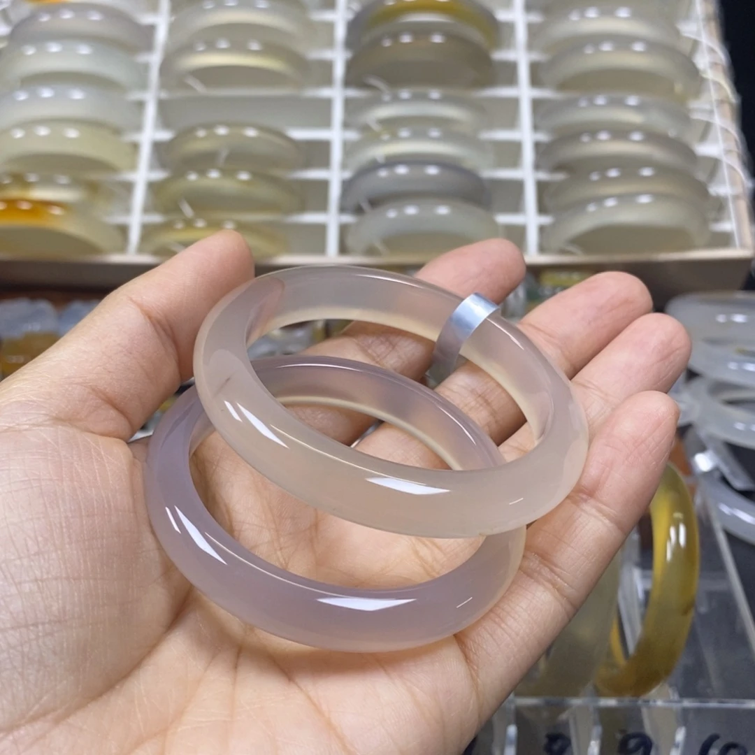 熙***玛瑙/玉髓未镶嵌手镯