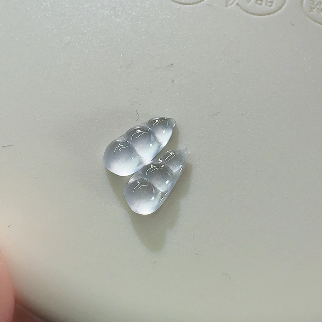 翡翠颈饰未镶嵌豆子一对