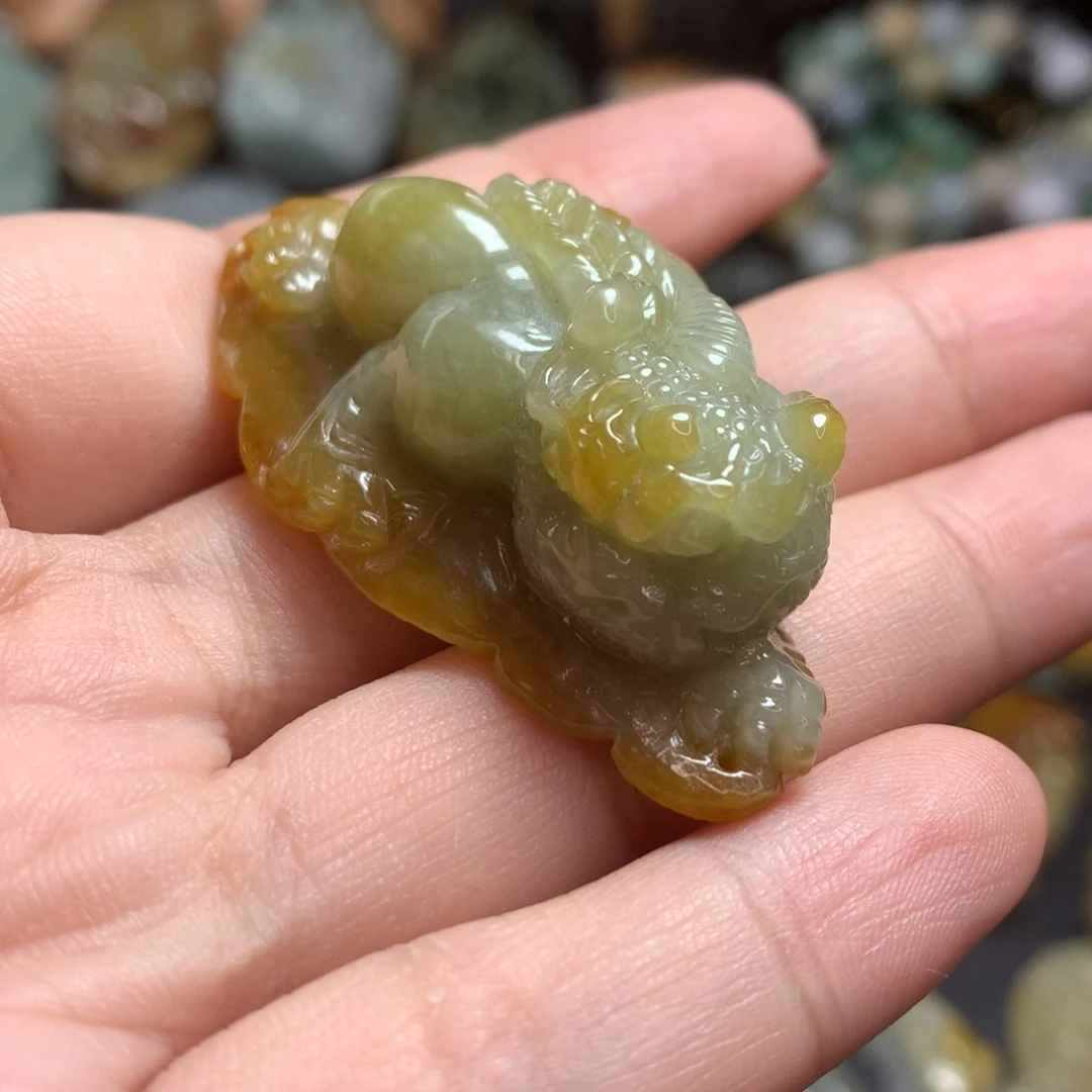 翡翠未镶嵌颈饰一夜暴富貔貅黄翡