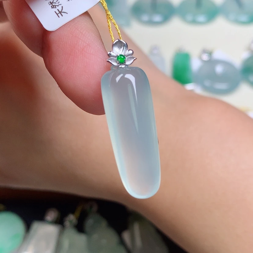 【闪购商品】翡翠18K金镶嵌颈饰福瓜