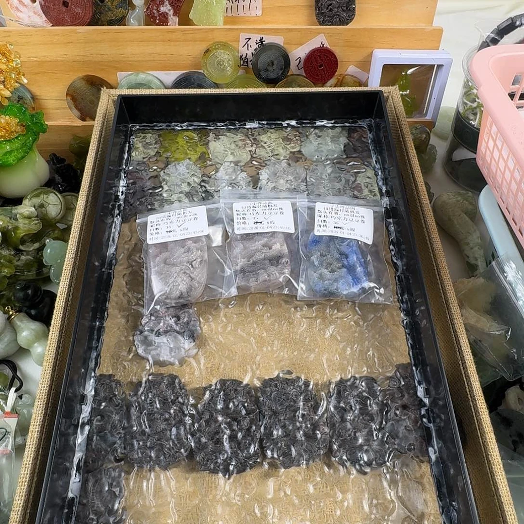 巧***卷蛇纹石玉合金颈饰