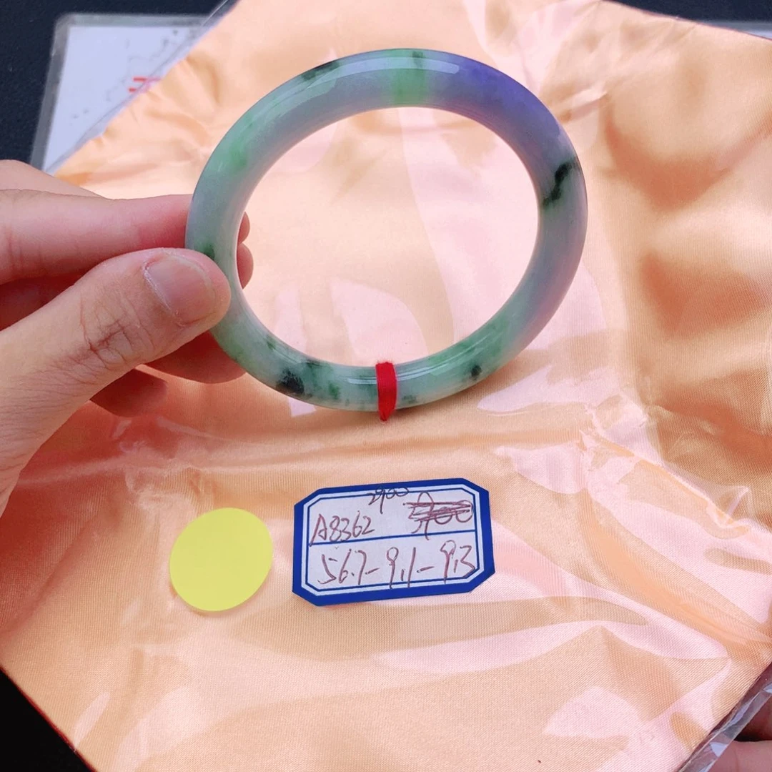 翡翠手镯未镶嵌翡翠