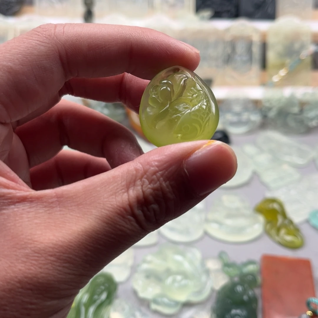 未镶嵌蛇纹石玉颈饰