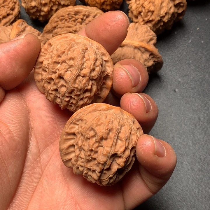 陈***店把件文玩核桃38血麒麟693