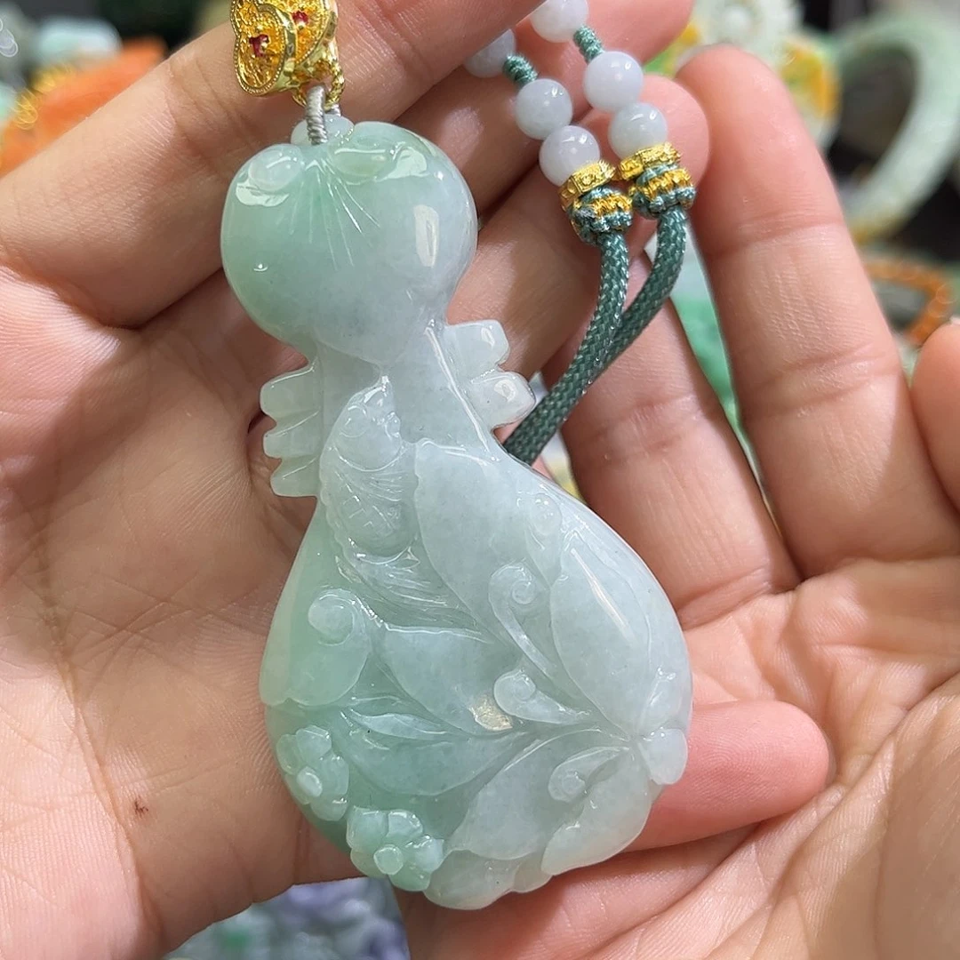 翡翠未镶嵌颈饰待编织