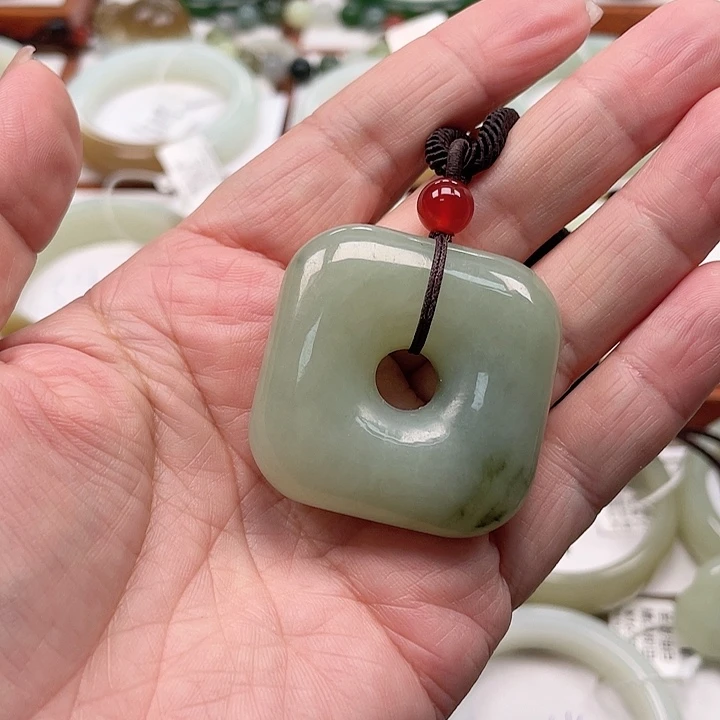 颈饰未镶嵌和田玉繁**锦