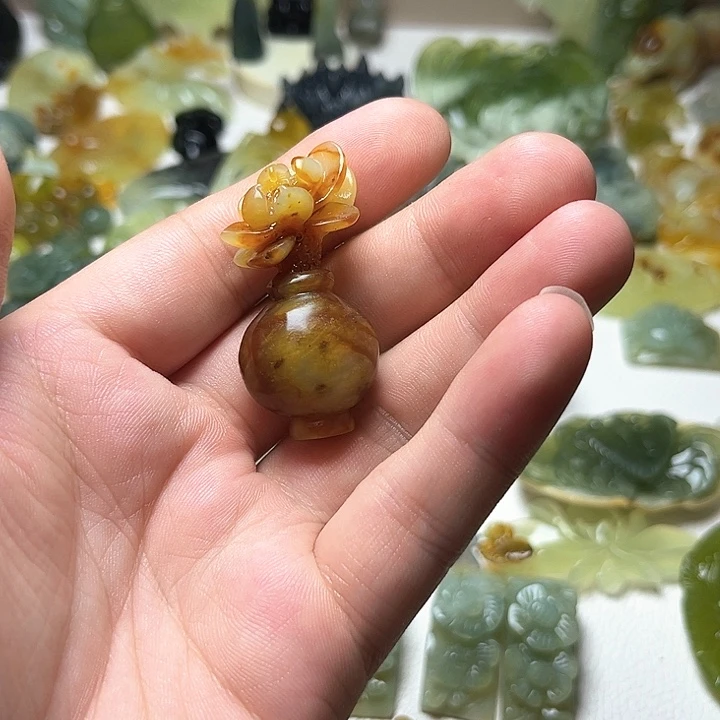 蛇纹石玉未镶嵌颈饰c*s