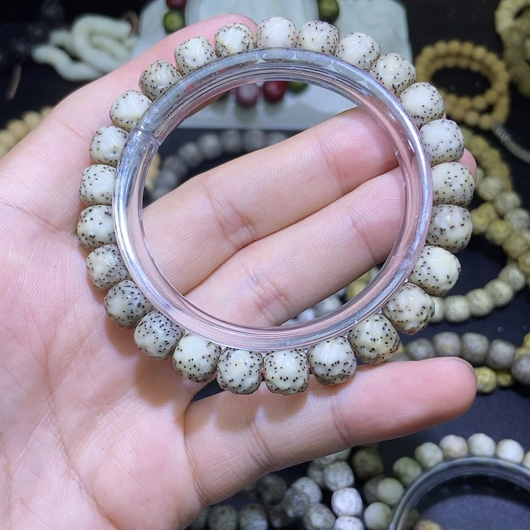 吊坠星月菩提石玉龙须