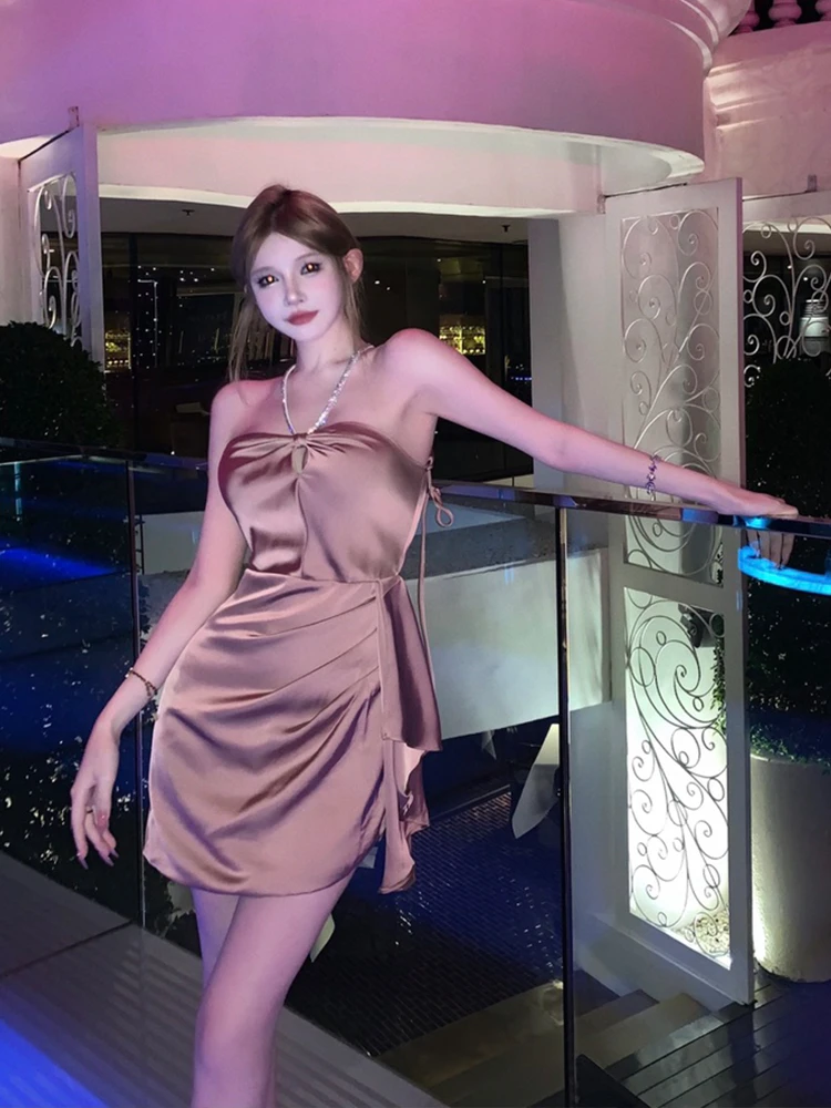 小众名媛收腰气质褶皱挂脖水钻缎面连衣裙【少一条项链便宜清】