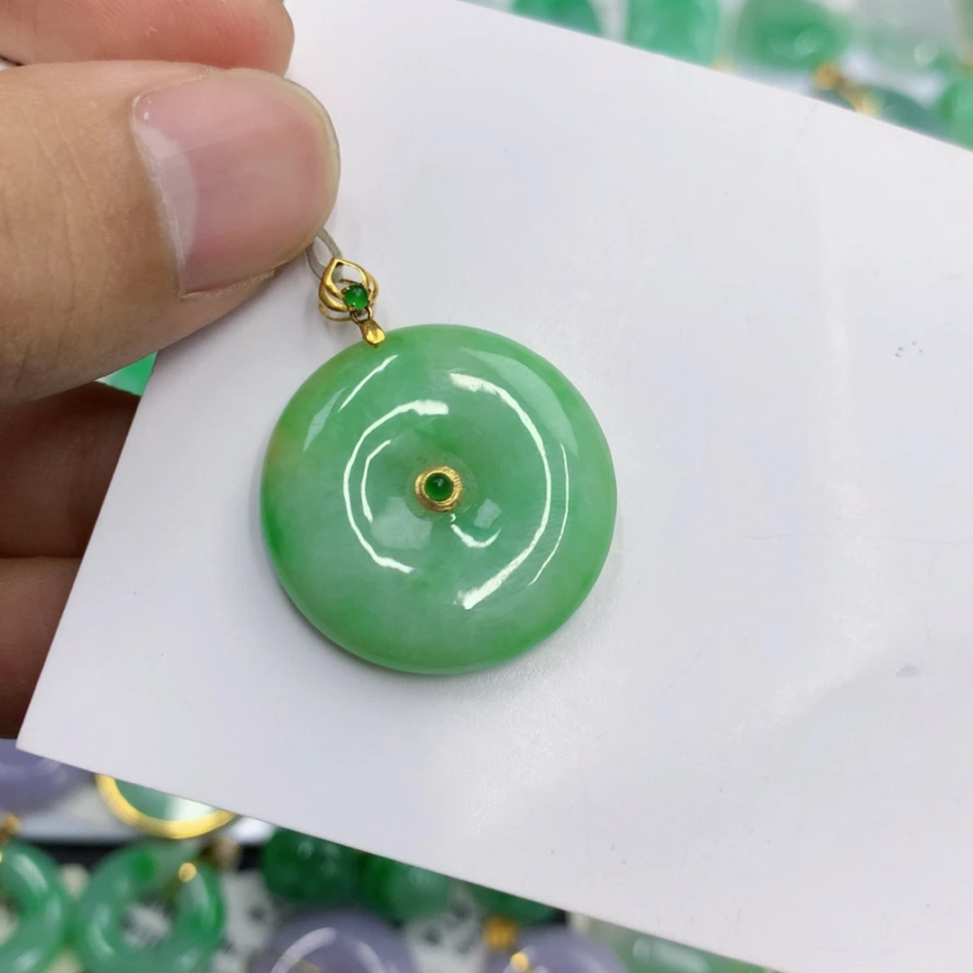 翡翠18K金镶嵌颈饰翡翠