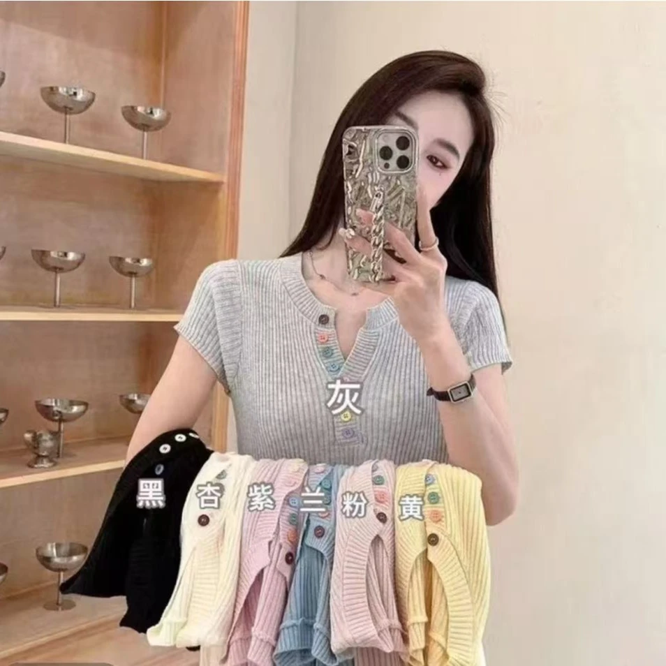 小香风纯欲减龄彩色纽扣V领短袖2025年夏季女t恤时尚修身显瘦上衣