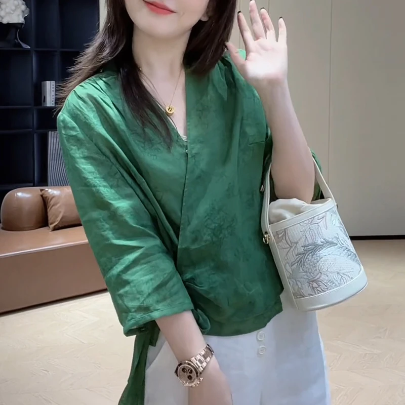 2025年春秋夏季新款韩版时尚V领设计感衬衫女纯色洋气百搭上衣潮