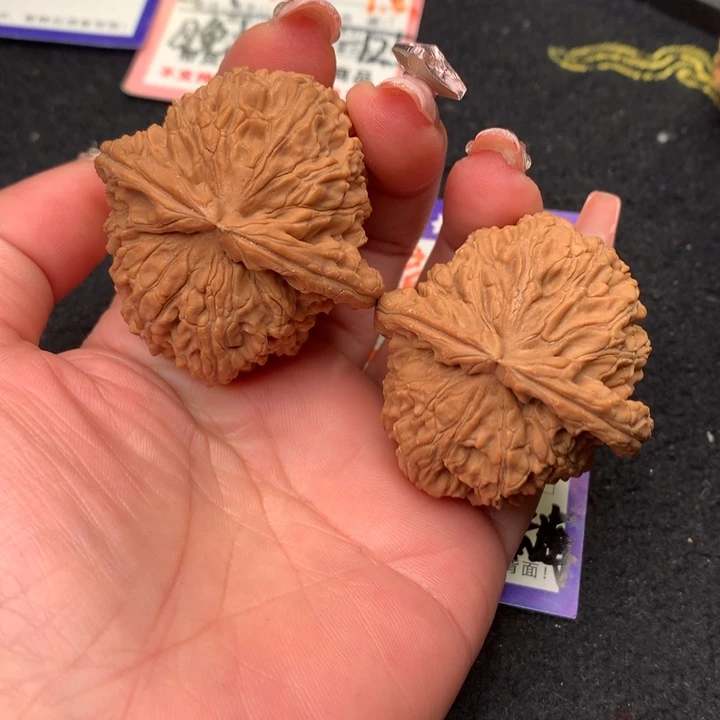 文玩核桃吊坠47号44三角白全