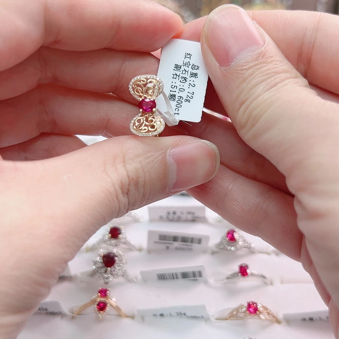 红宝石戒指18K金镶嵌
