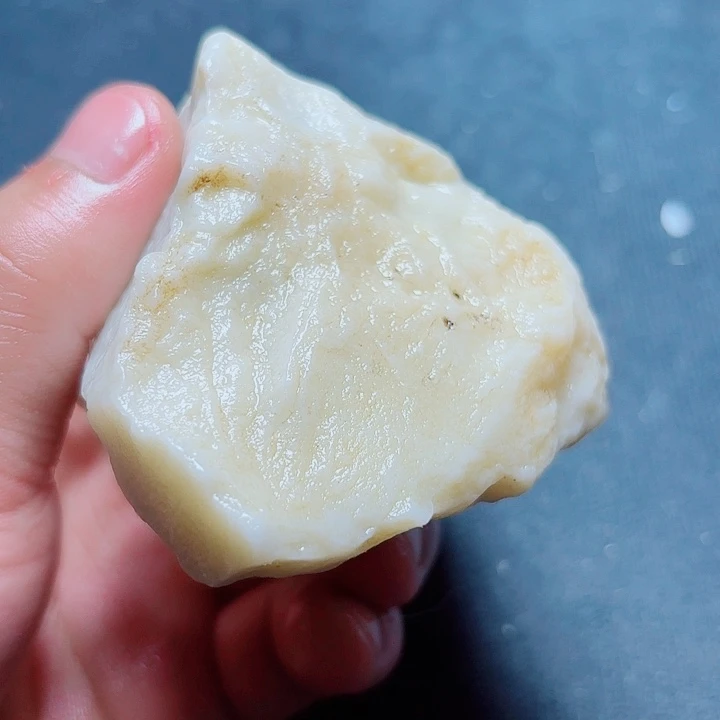 和田玉（糖玉）未镶嵌珠宝奇石