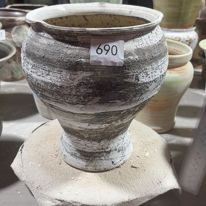 摆件陶高24，口16，690，瑕疵处理，，有孔