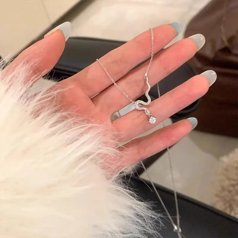 依弗 钛钢项链 闪耀灵蛇项链女轻奢小众百搭气质高级设计感锁骨链