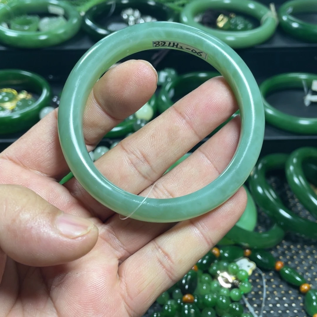 和田玉（碧玉）未镶嵌手镯