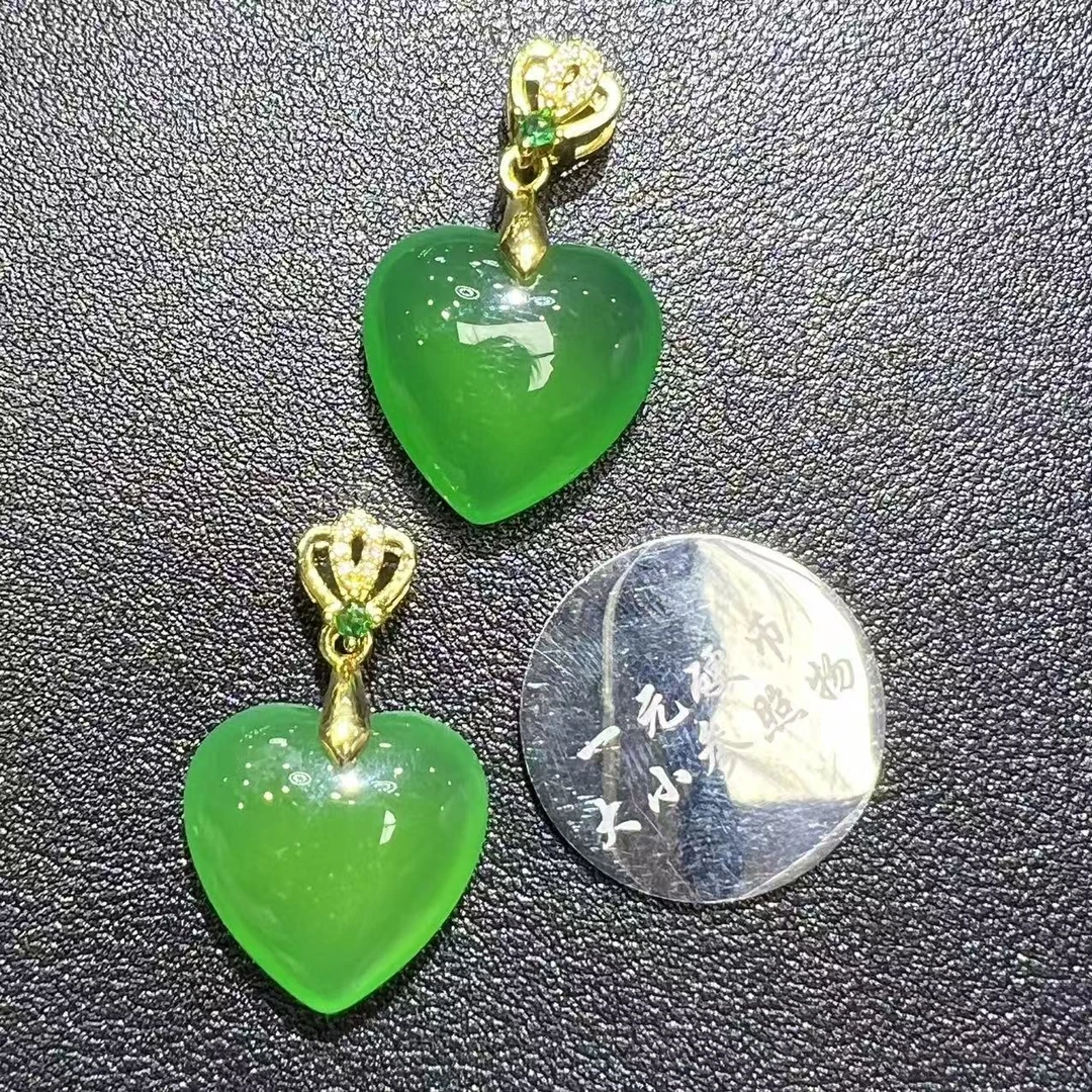 S8443-青碧冰芙蓉玛瑙绿爱心吊坠-配绳-多样性发其一