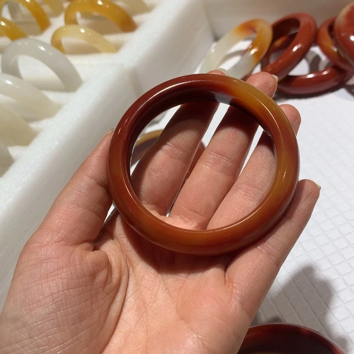 石英质玉（黄龙玉）未镶嵌颈饰