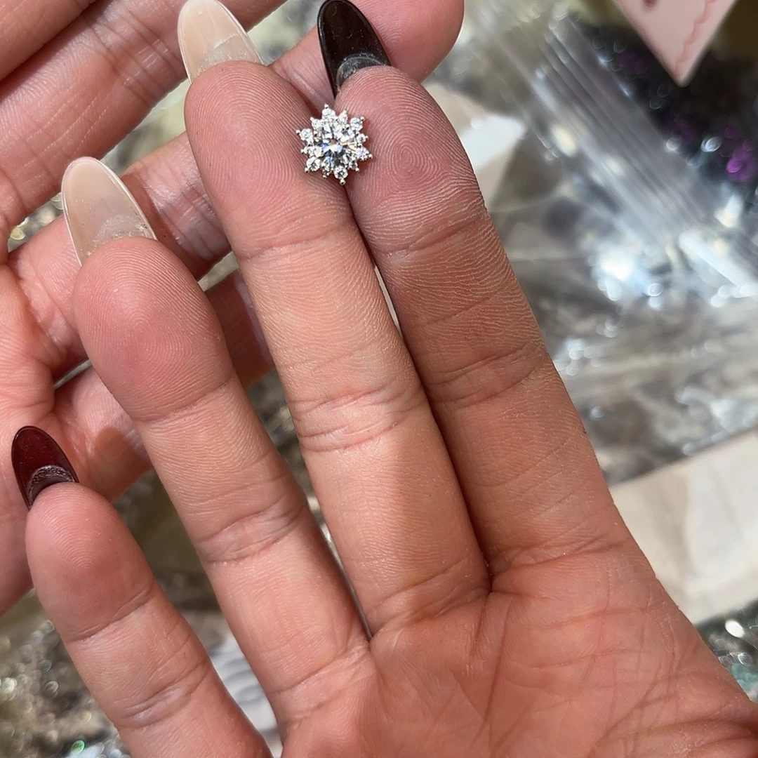 布艺非金属白色太阳花