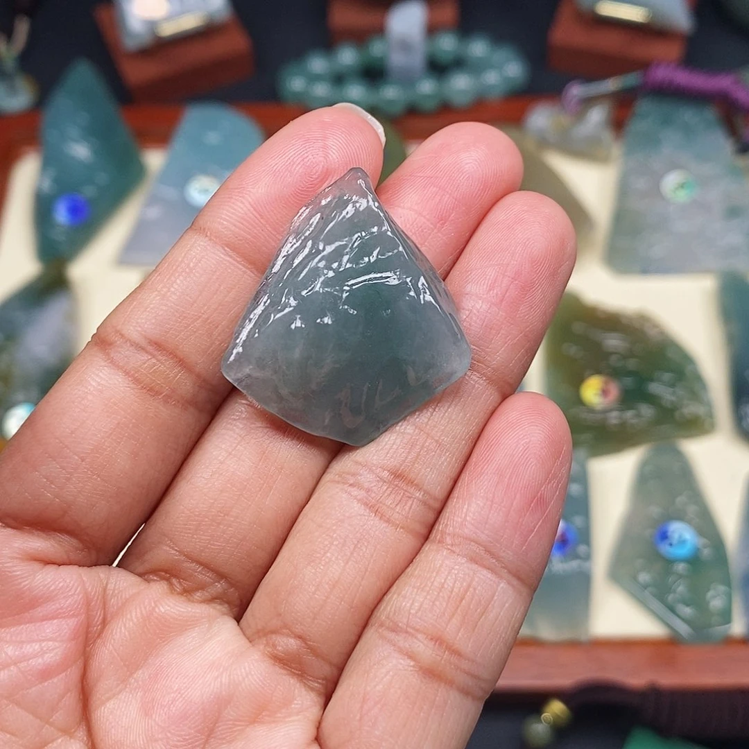 翡翠颈饰未镶嵌翡翠