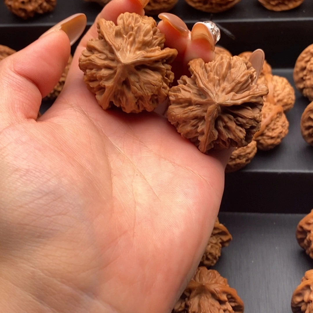 文玩核桃吊坠秦岭大花三棱40