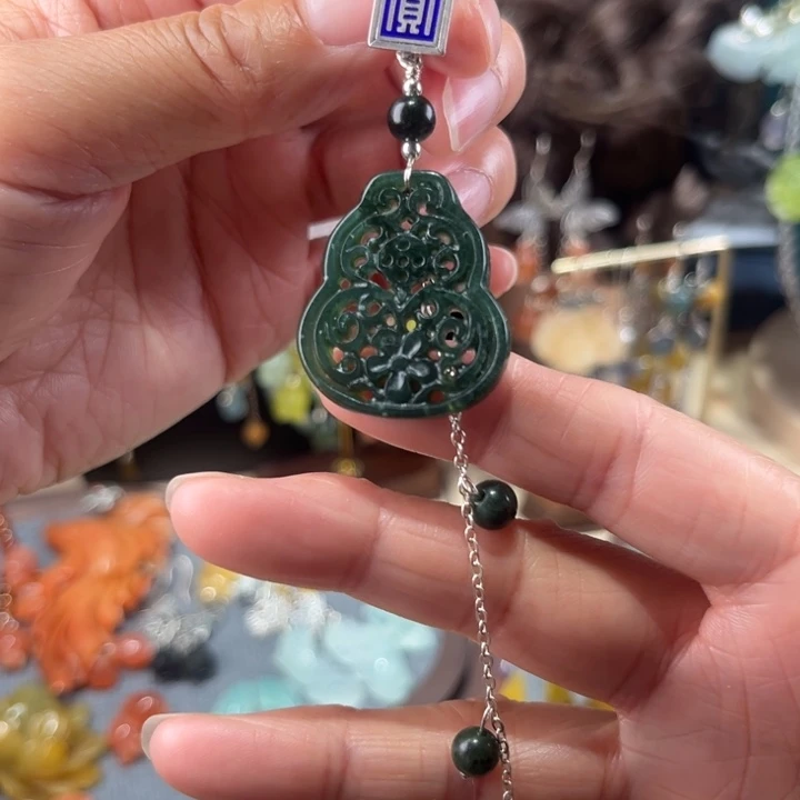 蛇纹石玉银S925镶嵌压襟挂饰