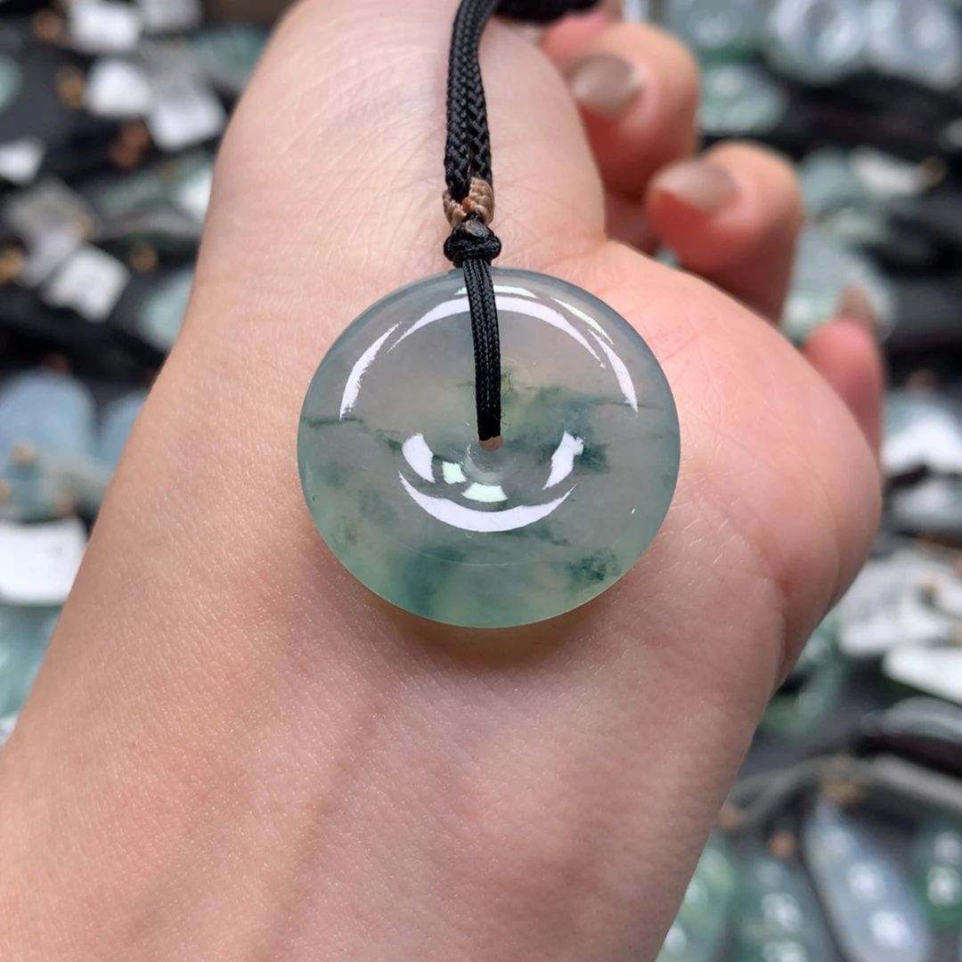 翡翠颈饰未镶嵌扣子