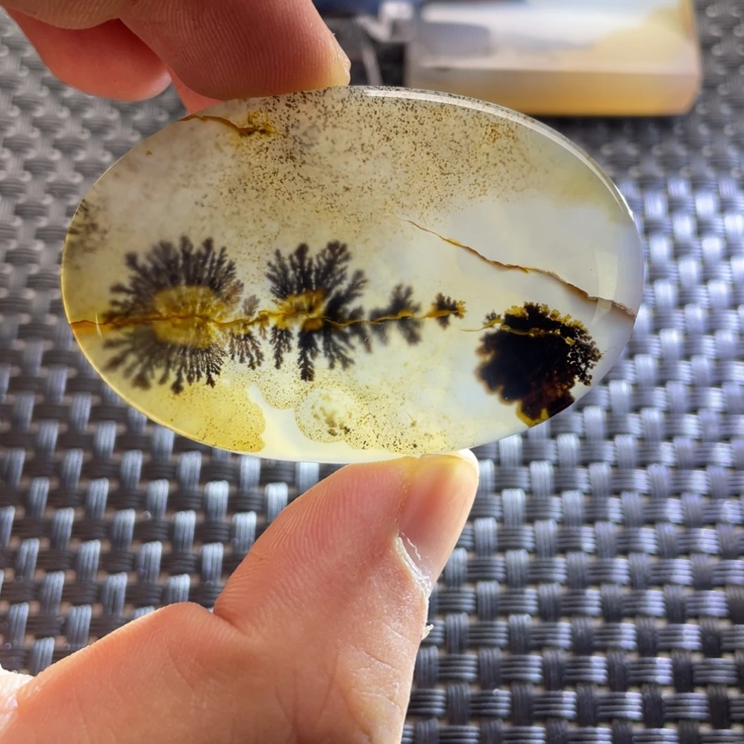 自***行玛瑙/玉髓未镶嵌颈饰