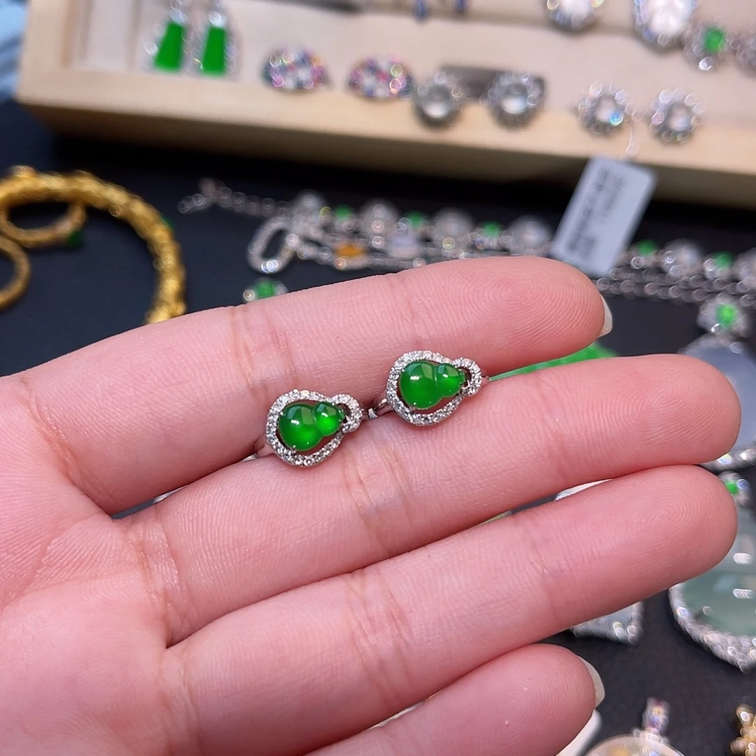 翡翠18K金镶嵌耳饰葫芦