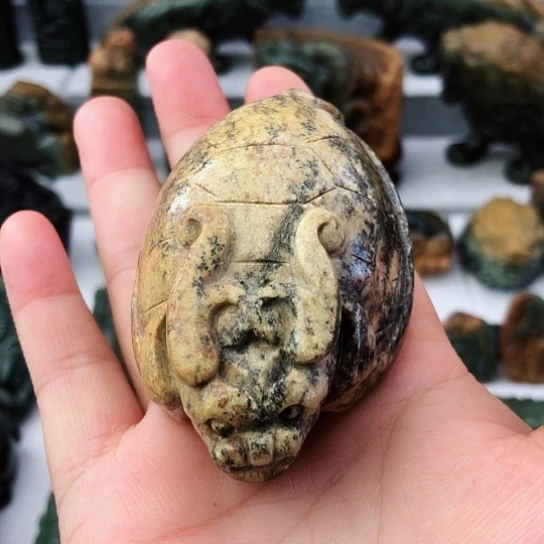 未镶嵌岫岩河磨玉（透闪石质玉）把件