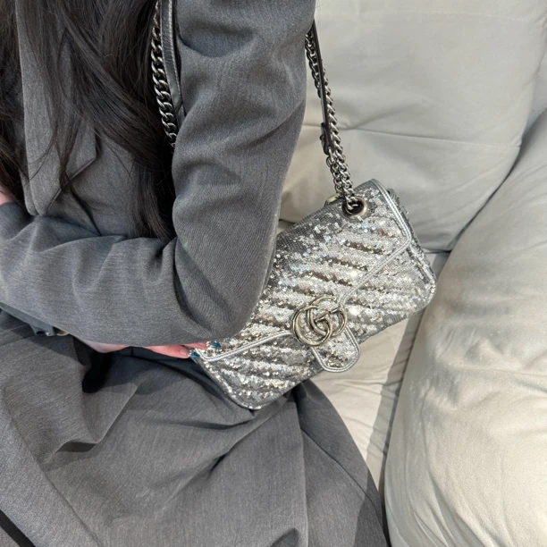 95新 GUCCI/古驰 GUCCI马蒙26银色亮片包斜挎包