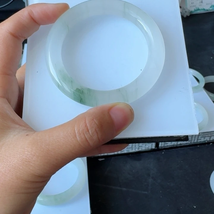 未镶嵌手镯石英质玉（金丝玉）