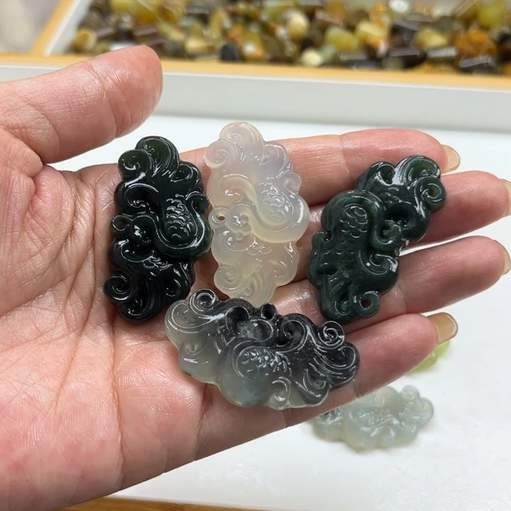 未镶嵌蛇纹石玉颈饰
