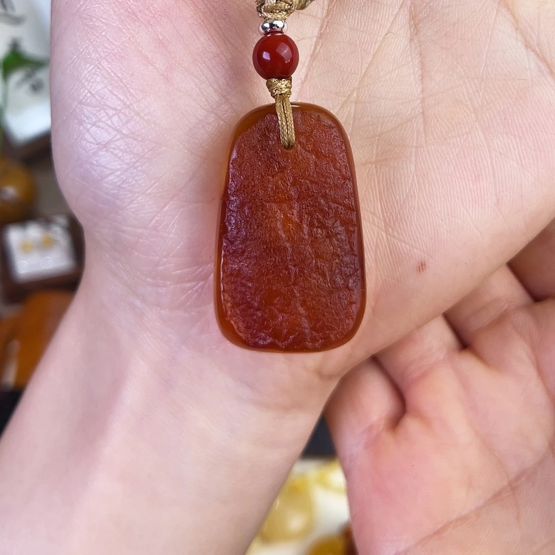 琥珀珠宝奇石未镶嵌。