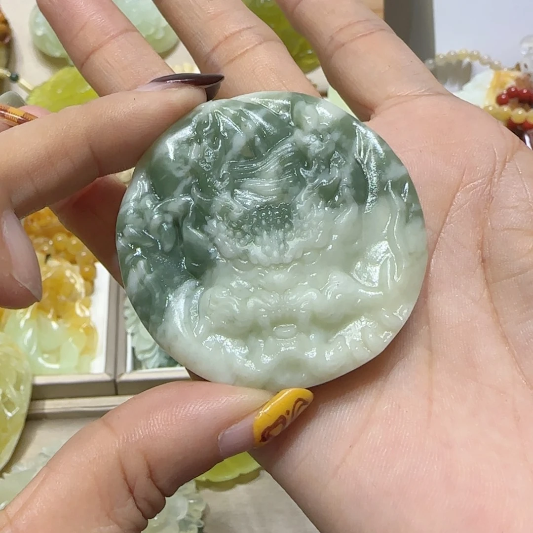 未镶嵌蛇纹石玉吊坠