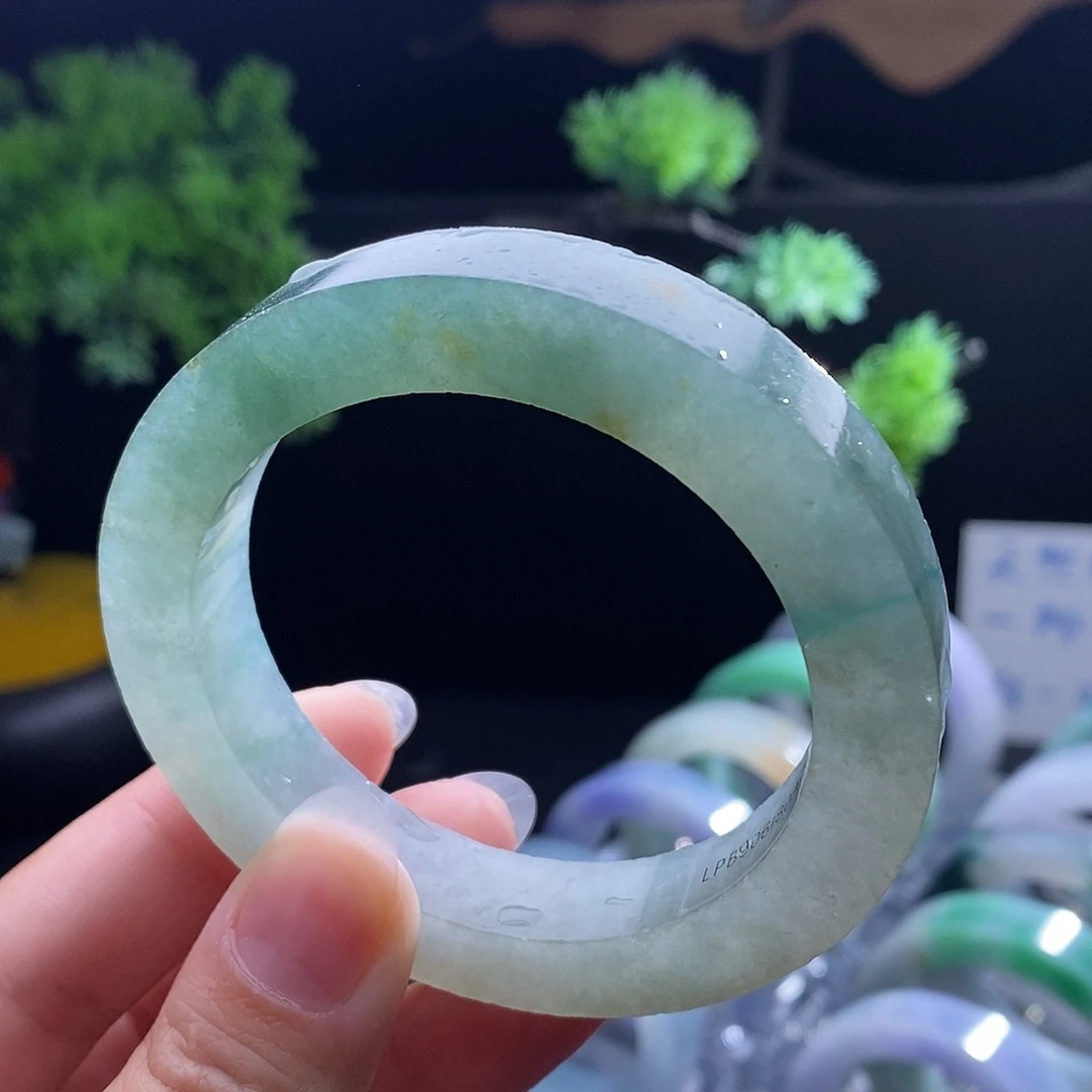 定制翡翠未镶嵌翡翠手镯