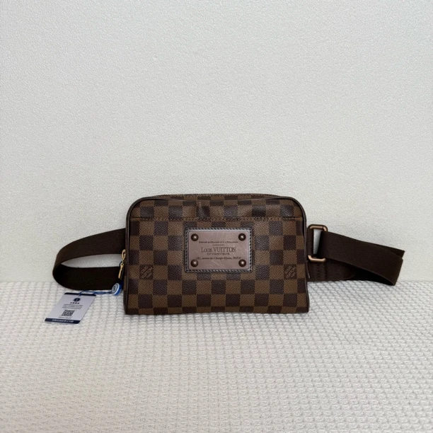 95新 LouisVuitton/路易威登 5949/男士时尚休闲棕棋盘格胸腰包