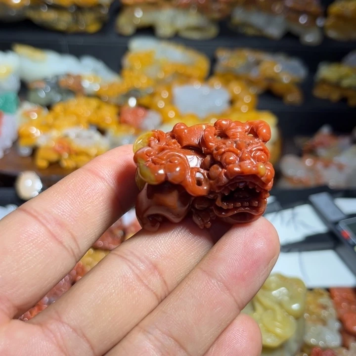 石英质玉（黄龙玉）未镶嵌颈饰