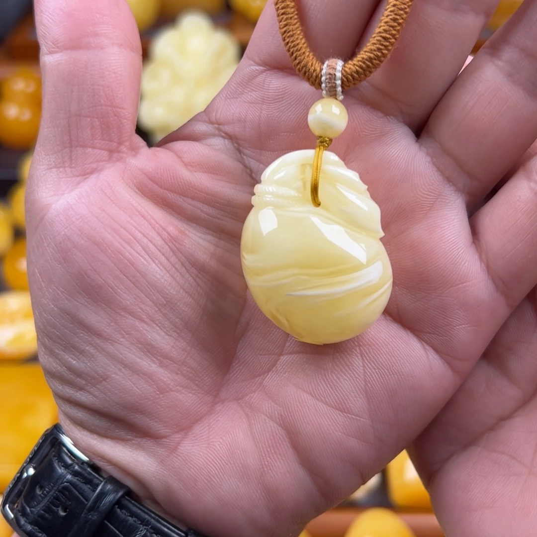 琥珀未镶嵌颈饰纯天然蜜蜡